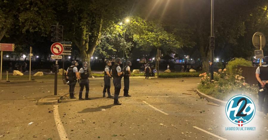 ANNECY | Émeutes devant Bonlieu, 4 policiers légèrement blessés