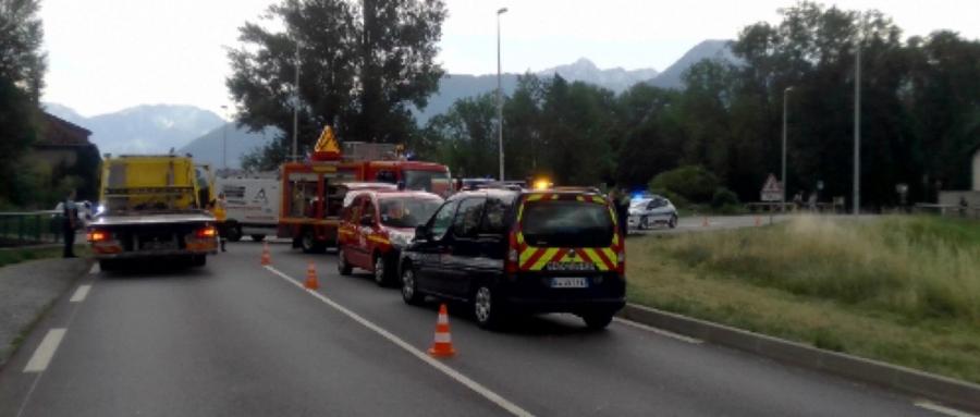 DOUSSARD | Un motard grièvement blessé dans un choc frontal avec un utilitaire