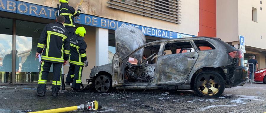 SAINT-JORIOZ | Feu de voiture : des dégâts mais pas de blessé