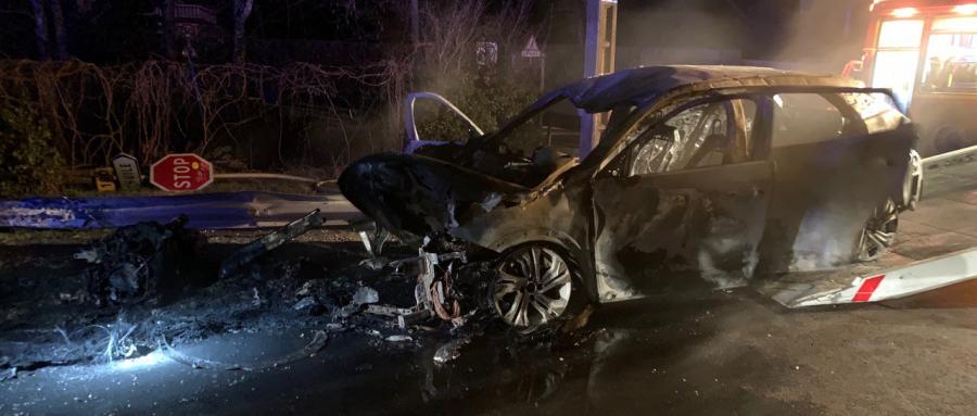 DOUSSARD | Impressionnante et mystérieuse sortie de route au cœur de la nuit