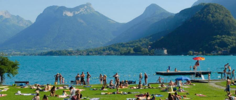  LAC D’ANNECY | Le défi de l’Office de Tourisme : s’adresser aux touristes et aux habitants