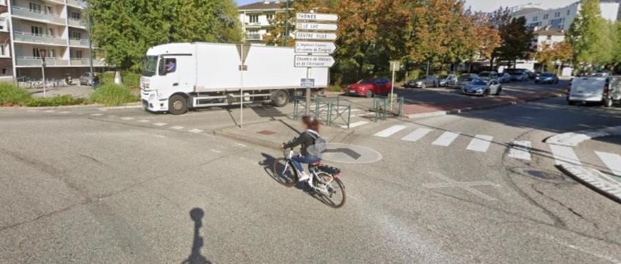 Annecy : une conductrice percute une cycliste et prend la fuite, la police lance un appel à témoins