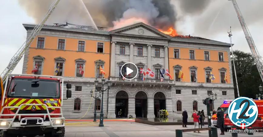 ANNECY | (🎞VIDÉO) 🔥 La mairie en flammes !