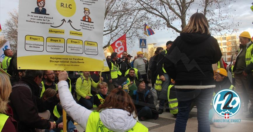 ANNECY | Les gilets jaunes : électrons libres du mouvement de contestation ? (📷15 PHOTOS MARQUANTES)