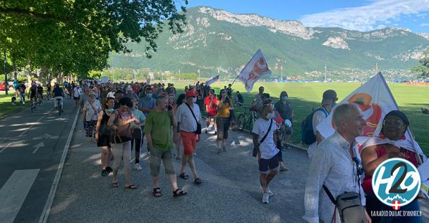 ANNECY | (📷 PHOTOS) Une centaine de personnes battent le pavé pour sauver les services publics.