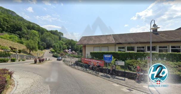 TALLOIRES-MONTMIN | Sans casque, elle chute de son deux-roues.