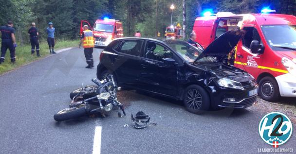 SEMNOZ | Violente collision entre une voiture et une moto