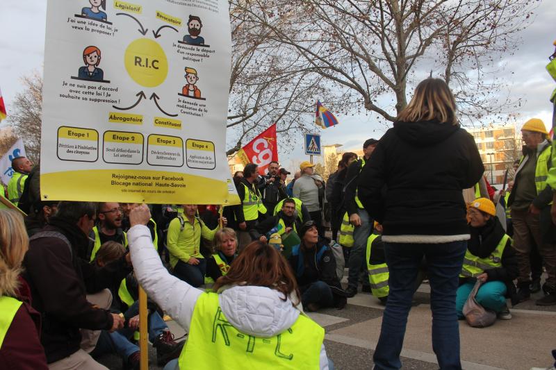 ANNECY | Les gilets jaunes : électrons libres du mouvement de contestation ? (📷15 PHOTOS MARQUANTES)