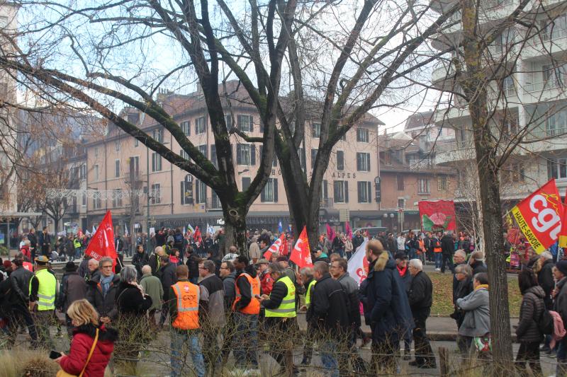 ANNECY | Les gilets jaunes : électrons libres du mouvement de contestation ? (📷15 PHOTOS MARQUANTES)