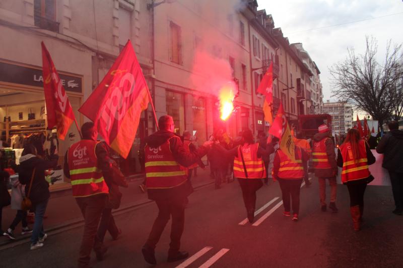 ANNECY | Les gilets jaunes : électrons libres du mouvement de contestation ? (📷15 PHOTOS MARQUANTES)