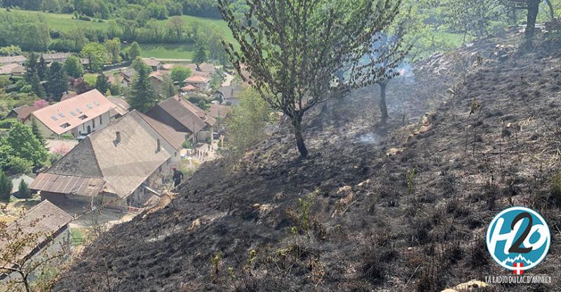 TALLOIRES-MONTMIN | (🎞 PHOTOS) 🔥 INCENDIE : 6.000m² de végétation partent en fumée.