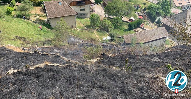 TALLOIRES-MONTMIN | (🎞 PHOTOS) 🔥 INCENDIE : 6.000m² de végétation partent en fumée.