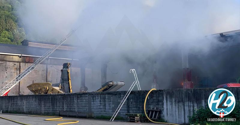 ANNECY | (🎞VIDEO) 🔥 Incendie au cœur de la Zone de Vovray !