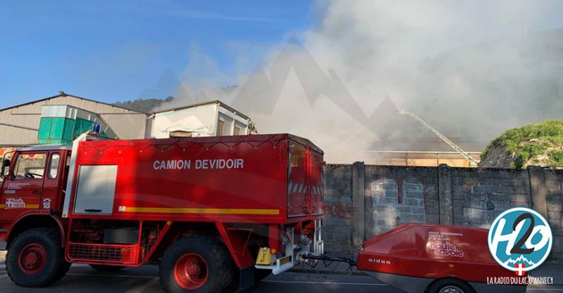 ANNECY | (🎞VIDEO) 🔥 Incendie au cœur de la Zone de Vovray !