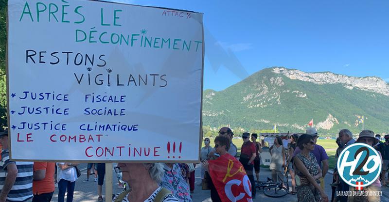 ANNECY | (📷 PHOTOS) Une centaine de personnes battent le pavé pour sauver les services publics.