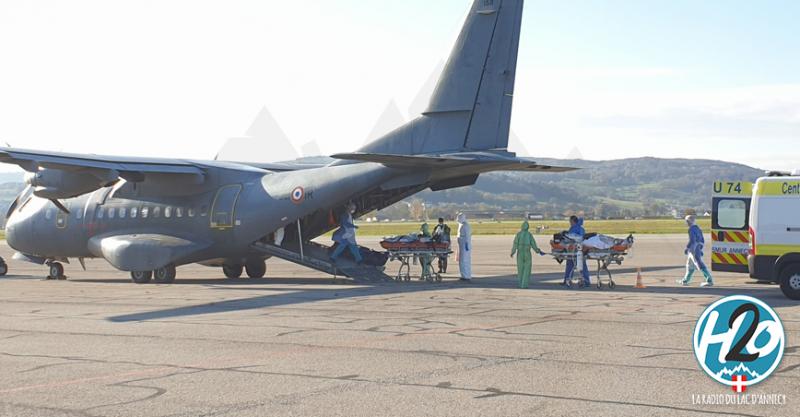 ANNECY | COVID-19 : (📷 PHOTOS) Première évacuation militaire depuis l'aéroport d'Annecy.