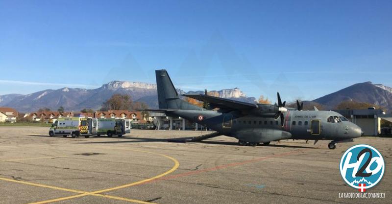 ANNECY | COVID-19 : (📷 PHOTOS) Première évacuation militaire depuis l'aéroport d'Annecy.